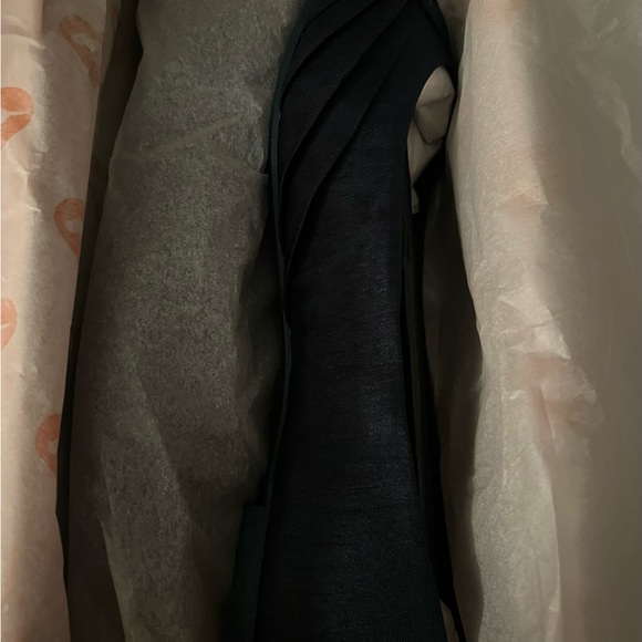 NWB Rocket Dog Myrna Tai Silk Navy ballet flats. Size 6. - Picture 2 of 7